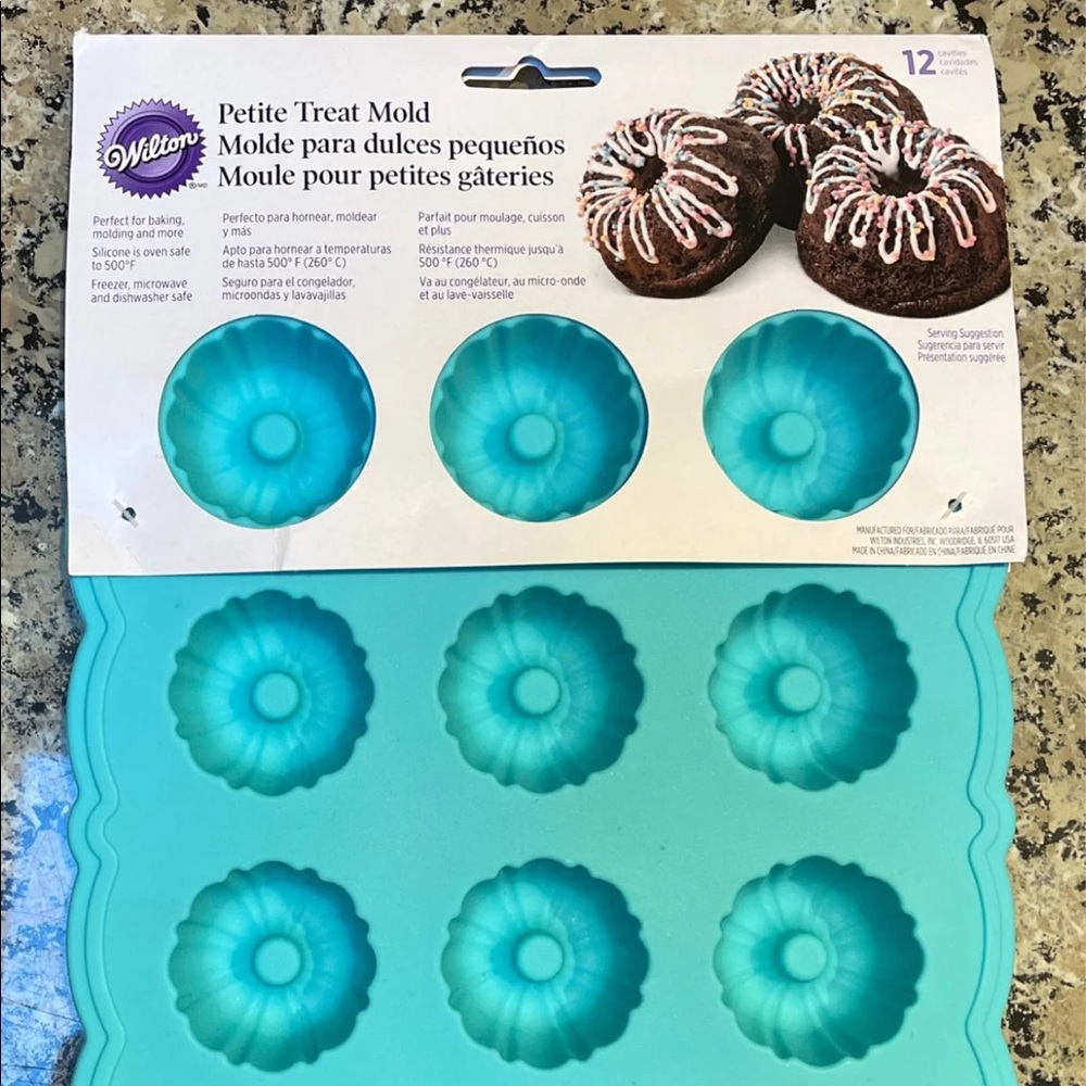 Wilton petite treat mold